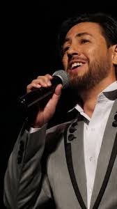 🎤🇦🇷 La joven cantante y compositora argentina Inés Crespo  @inescrespo_musica ofrecerá un concierto al finalizar su gira en Cuenca.  Nos compartirá un repertorio de música popular argentina y latinoamericana.  🎶Estará acompañada de