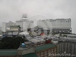 Di samping itu, genting skyway berada dalam jarak berjalan kaki dari tempat tersebut. Genting Highlands Malaysia May 15 2019 Resorts World Genting And Maxims Hotel Partially Obsecured By Fog Resorts World Genting Resort Genting Highlands