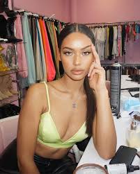 Throwback to the most amazing festival week in portugal with the craaaziest sweetest people… 3 490 Curtidas 113 Comentarios Jamilla Strand Jamilla Strand No Instagram Plt Studio Fashion Women Sports Bra
