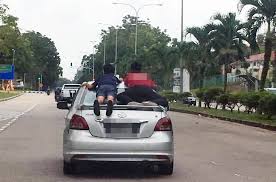 Check spelling or type a new query. Biar Aksi Superman Di Belakang Kereta Dan Langgar Lampu Merah Pemandu Kereta Ini Disaman Funtasticko Net