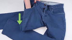 Selepas seluar jeans anda telah berkering, gulung seluar jeans menjadi seperti gulungan (atau bola) yang ketat dan tebal. Cara Melipat Celana Jin 8 Langkah Dengan Gambar Wikihow
