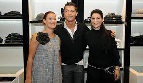 Superstarul nationalei de fotbal a portugaliei a postat pe pagina sa de facebook o fotografie care a generat milioane de aprecieri. Diashow Best Of Cristiano Ronaldo Seite 9