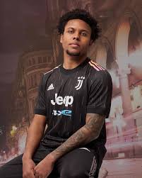 The 2021/22 home kit jersey pays tribute to the 10th anniversary of the allianz stadium, the iconic venue where the talent of the team's legendary champions meets the excitement of its fans. Comeback Kings Juventus Away Kit For 2021 22 Season Facebook