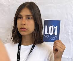 МОЯ РАБОТА В НОМИНАЦИИ « ГУБЫ- ПОМАДА». Очень интересный момент возник …  Что для вас эффект помады? В моих руках оказалась эффектная, молодая ,  талантливая девушка( коротко мой человек). Для меня «помада»-