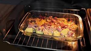 Si te preguntas cuál es la mejor alternativa para cocinar salmón, en uncomo.com te explicamos varias formas de hacer salmón al horno que te. Receta Express Salmon Al Horno Con Patatas Youtube