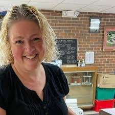 Laura Rash's Instagram, Twitter & Facebook