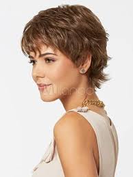 Sur cette coupe, on a juste une petite longueur et une hauteur très courte sur le haut. Coiffure Homme Mi Long Tendance Beaux L