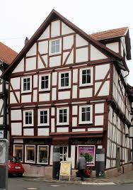 210 m² grundstück 745 m² 3 geschosse und keller räume je geschoss: File Melsungen Haus Am Markt 16 Jpg Wikimedia Commons