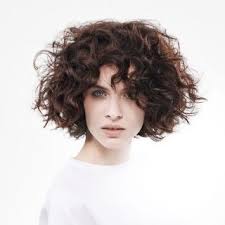 Bob Frisuren 2020 Die Schonsten Schnitte Und Styling Varianten Frisuren Locken Kurz Frisur Bob Locken Kurzhaarfrisur Locken