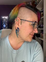 Can anyone recommend a tattoo artist for a leg sleeve?