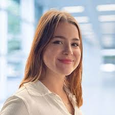 Lesley Kearney's Instagram, Twitter & Facebook