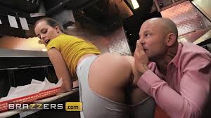 Gorgeous Jessie Rogers Is Bored At Her Kitchen Job So She Invites Scott For  Some Anal Fun - FAPCAT