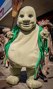 🧶🧶**Crochet/Knitters Call Out!** A very special group of C4C volunteers  is responsible for all the amazing bollard toppers you see around the town  and they need YOUR help for a special Remembrance