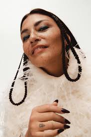 On Inuktitut, Elisapie Turns the Healing Power of Music All the Way Up