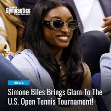 Welcome to New York! 🎾🎾🎾 Simone Biles is blitzing New York City,  including a stop at the US Open tennis tournament before heading to Tonight  with Jimmy Fallon! Her style factor is