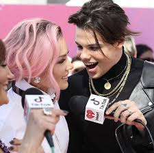 I Will Follow You Into The Dark Yungblud Piano Pin By Sara On Dominic Yungblud Harrison Halsey Halsey Singer Dominic Harrison