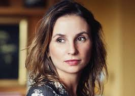 Apocalipse e política: Petra Costa fala sobre novo filme