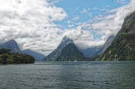 På nordön finns de flera vulkaner som är aktiva. Nya Zeeland Milford Ljud Fjord Vatten Miter Topp Bergen Fiordland Nationalpark Fiordland Nationalpark Natur Landskap Pikist