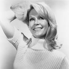 Sue Thompson's Instagram, Twitter & Facebook