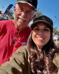 Lisa Essary's Instagram, Twitter & Facebook