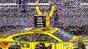 A nascar race ends when the driver's take the checkered flag, completing the final lap. Daytona 500 Results Michael Mcdowell Wins After Fiery Final Lap Crash Knocks Joey Logano Out Of First Cbssports Com