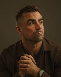 Eric Crispin's Instagram, Twitter & Facebook