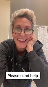 Kari Prescott's Instagram, Twitter & Facebook