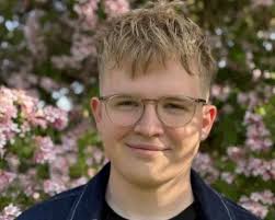 Blå bog om Tom Behnke