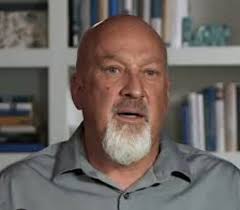 So, I'm trying to find janelles black backpack from this episode but I  can't! I figure maybe someone can help me