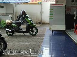 Sebelumnya pada vario 110 karbu, honda menggunakan mesin berkompresi 10,7:1 dan berpendingin cairan. Yamaha Mio 110 Karburator Servis Ganti Busi Ganti Oli Dan Ganti Tutup Oli Satuaspal Com