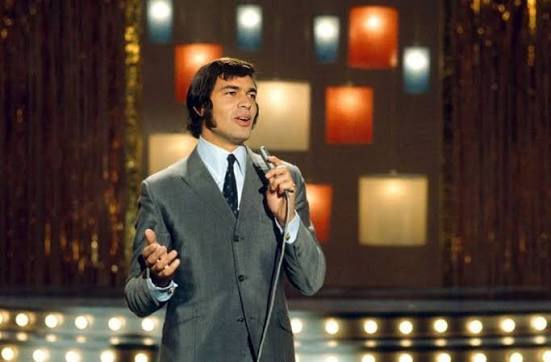 March 2, 1967 Engelbert Humperdinck hits No. 1 with “Release Me” On this day in 1967, Engelbert Humperdinck was sitting at No. 1 on the UK Singles Chart with “Release Me.” The