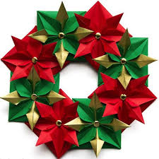 So Konnen Sie Einen Weihnachtskranz Selber Basteln 50 Ideen Origami Weihnachten Basteln Weihnachten Weihnachtsdekoration