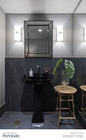 Lavabo Sofisticado E Com Muita Personalidade O Projeto Leva Tons Escuros E O Porcelanato Em 2020 Banheiros Incriveis Quartos Feminino Simples Porcelanato Marmorizado