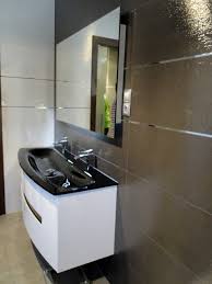 Catálogos y folletos con ofertas de azulejos cocina en porcelanosa. Foto Azulejos Porcelanosa Y Mueble Curvo Con Encimera De Cristal De Berges Centro Comercial 373592 Habitissimo