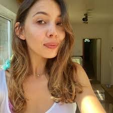 Beverly Marlow's Instagram, Twitter & Facebook