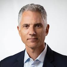 Excited to join the the 2024-2025 CoreNet Chicago Board of Directors as  co-chair of the Young Leaders Committee.