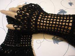 Simple crochet fingerless gloves pattern. Pin By Tori Palmer On Crocheting Fun Crochet Fashion Crochet Mitts Crochet Gloves