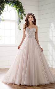 Check spelling or type a new query. Strapless Fit And Flare Wedding Dresss With Silver Beading Essense Of Australia Essense Of Australia Braut Brautkleid Prinzessin