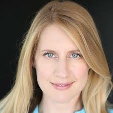 Carla Delaney (@CarlaDeeComedy)