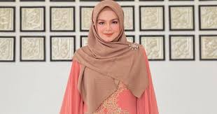 Baju kurung terdiri dari kebaya dan sarung. Pakaian Tradisional Melayu Untuk Wanita Berjiwa Klasik Ceriasihat