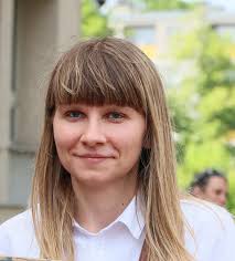 Policjanci wybili szyb.ę w aucie i siłą zabrali wnuka. Wstrząsające nagranie