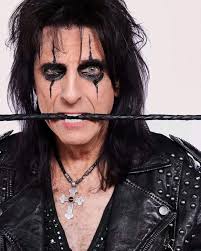 Howdy, it's Alice Cooper just popping into your radio to let you know  what's up later
