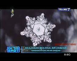 Masaru emoto dari jepang waw , ternyata molekul air juga dapat mendengar yah !!! On The Spot Keajaiban Molekul Air Zamzam Youtube