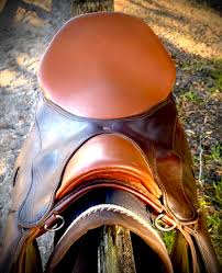 Beautiful older Peter's Tack 2000 saddle available. Serial number is in  photos