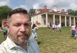 Visitors to Mount Vernon