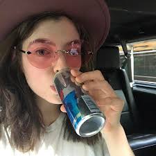 Lorde still 'rides' for taylor swift and defends their friendship. Lorde Had A Secret Instagram To Review Onion Rings Dazed