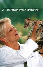 Elizabeth Hodgkins's Instagram, Twitter & Facebook