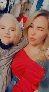 Amanda Voyles's Instagram, Twitter & Facebook