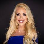 Ashley Derosier's Instagram, Twitter & Facebook