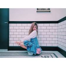 instagramで発見 オシャレ芸能人のミニバッグコーデ 4meee ローラ ファッション 日本のファッション ファッション